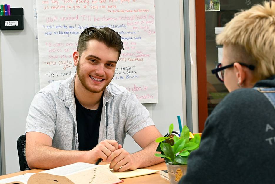 Alex Ciardullo sits with a tutee in the Philip Boshoff Writing Center 